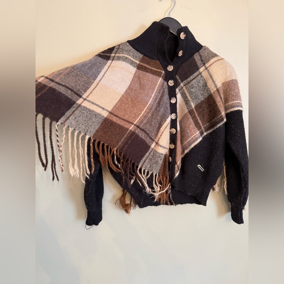 elomelo Plaid Button-Front Poncho Cape with Fringe Trim - Picture 8 of 16
